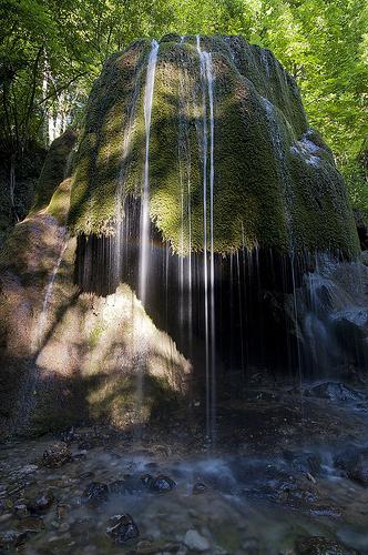 водопад серебряные струи