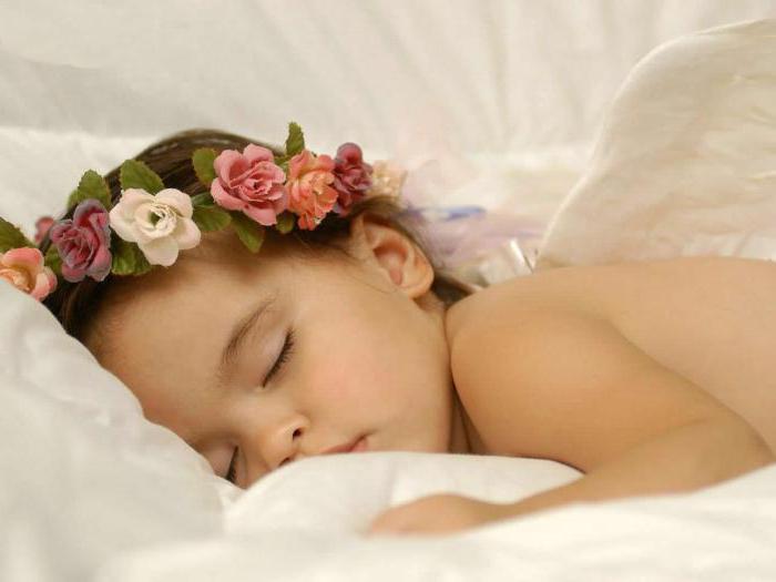 почему ребенок сильно потеет во время сна