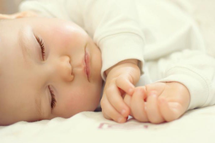 почему ребенок потеет во время сна