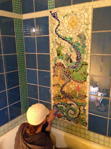 укладка мозаики в ванной
