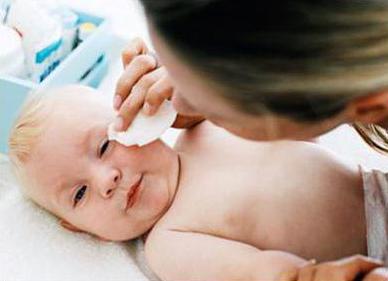 Как обрабатывать глазки у новорожденного
