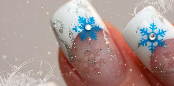 Как нарисовать аккуратные снежинки на ногтях