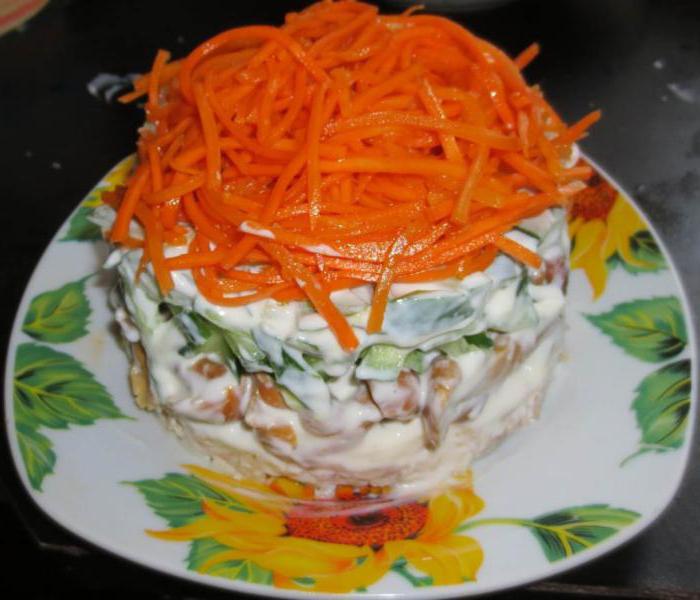 Салат с грибами и корейской морковью слоями