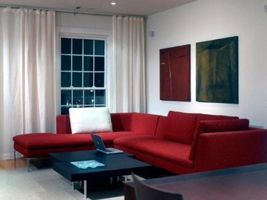 красный диван в интерьере фото
