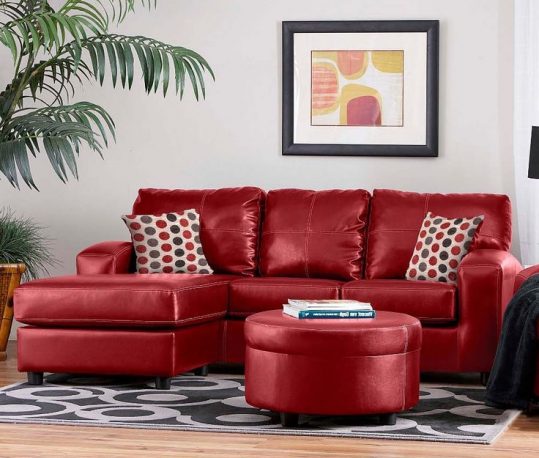 красный диван в интерьере гостиной