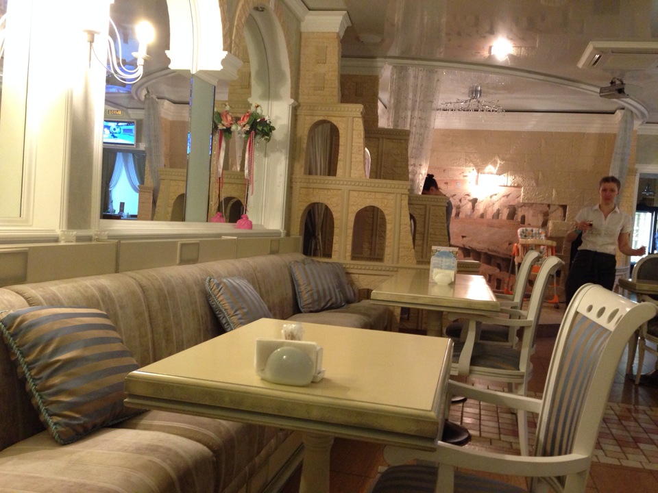 Мебель в кафе