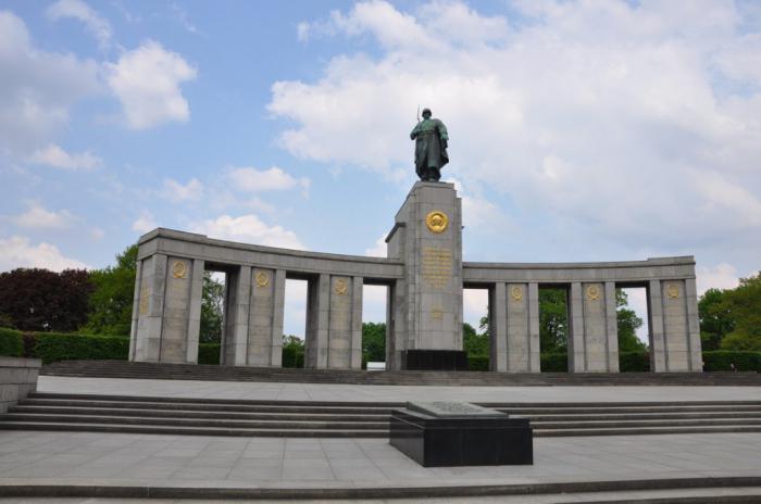 мемориал павшим советским воинам в тиргартене