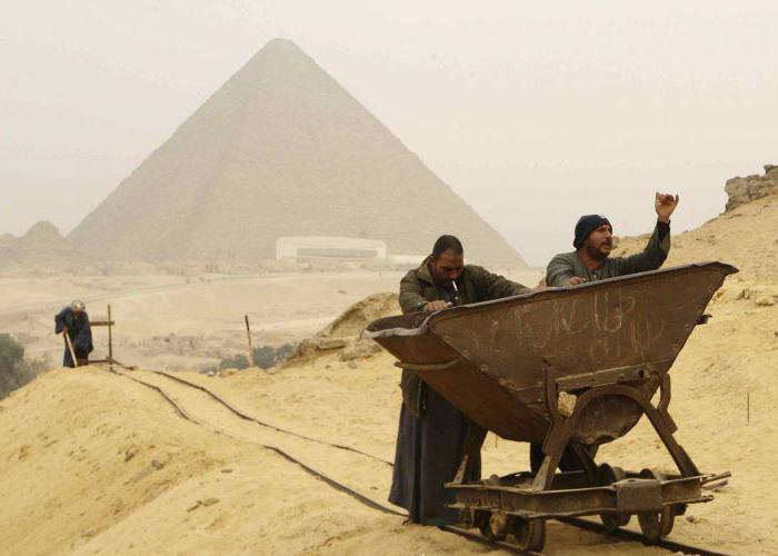 пирамида фараона Хеопса была построена около