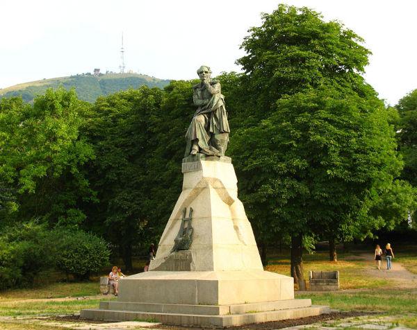 Первый памятник Лермонтову