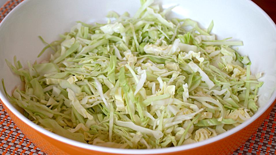 Приготовление салата с капусты