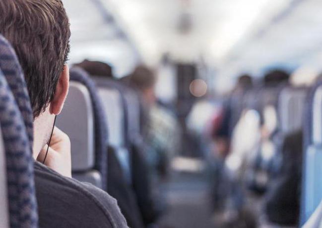 Закладывает уши в самолете – что делать? Полезные рекомендации