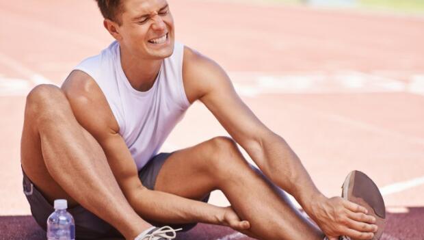 Болят ноги после приседаний: повышенная физнагрузка, способы снятия боли и советы спортсменов