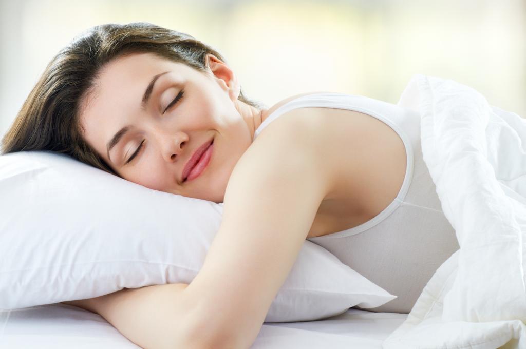 В этой статье мы разбираем оптимальную продолжительность сна для взрослого человека, рассматриваем последствия недосыпа и пересыпа, объясняем значение фаз сна. Также даем рекомендации по улучшению качества сна, рассказываем о современных исследованиях в этой области.