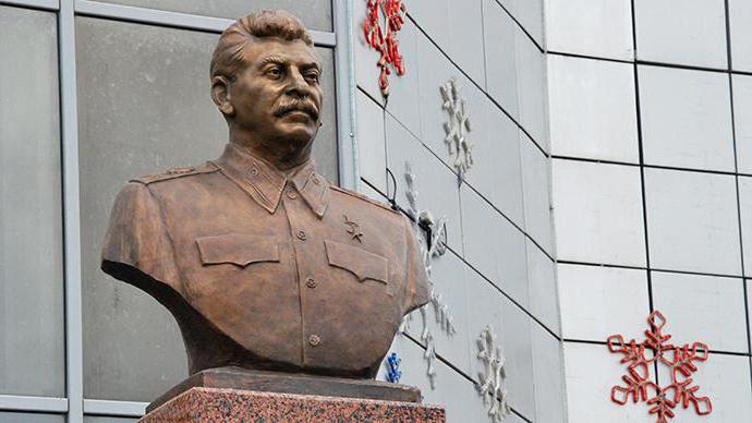 памятник ленину и сталину