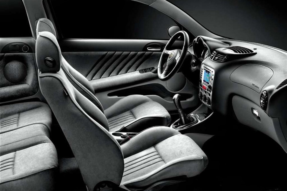 Alfa Romeo 147: салон