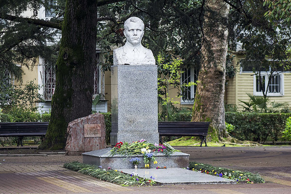 Памятник Юрию Гагарину в Сочи