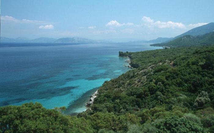 береговая линия черного моря изрезана или нет