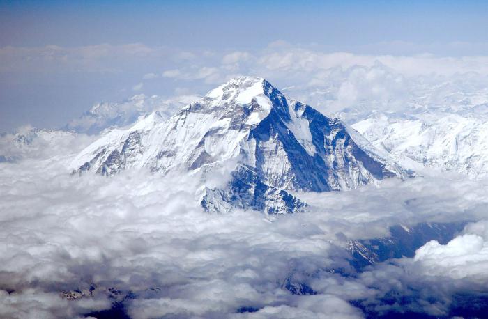 гора в непале самая высокая