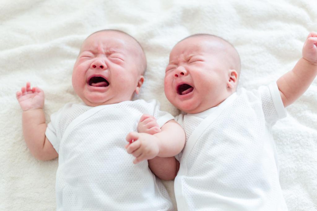 Новорожденные близняшки