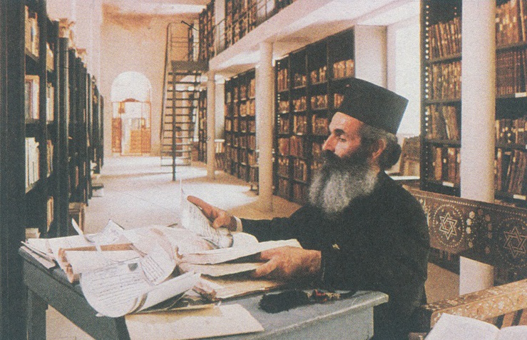 В монастырской библиотеке