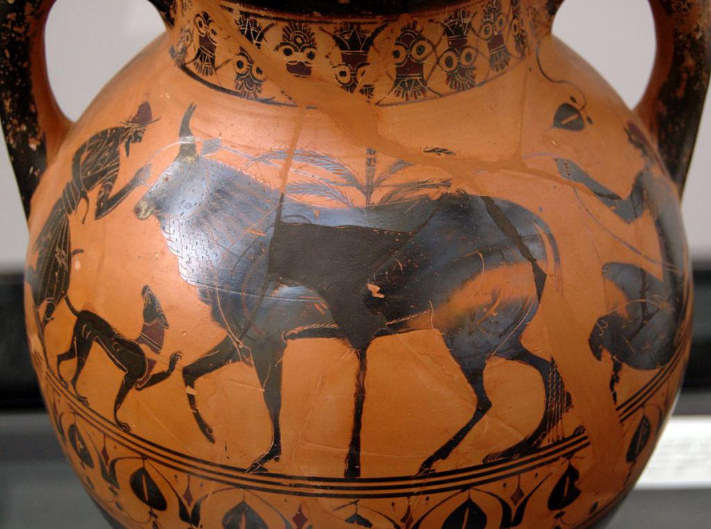 Древняя ваза с изображением богини Ио