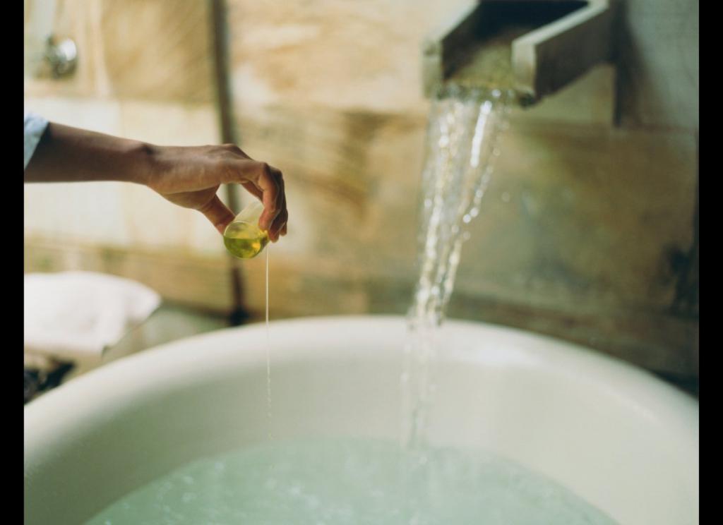Релакс-процедура: расслабляющая ванна. Рецепты ванн с маслами и солью