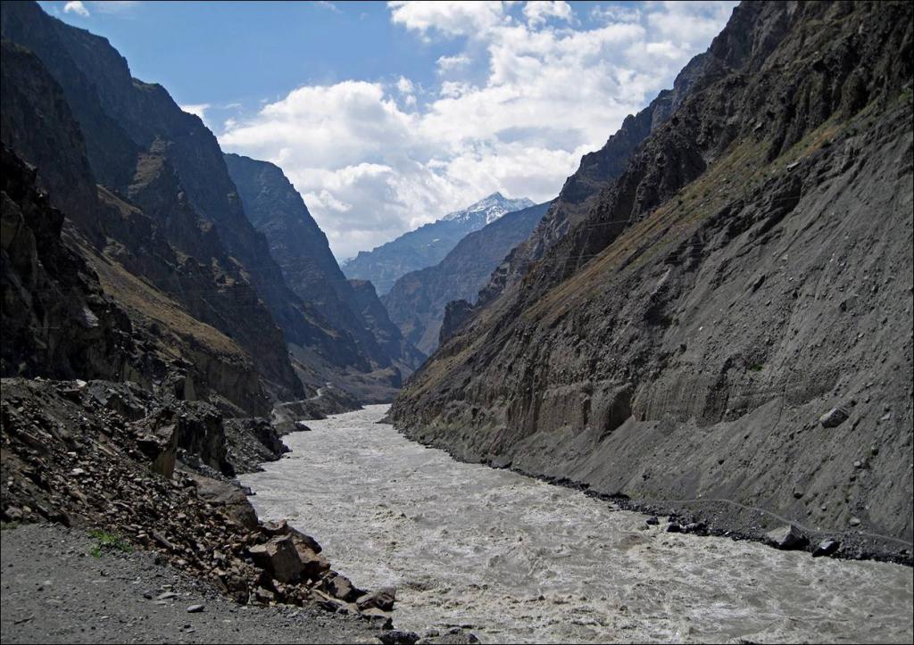 Путь реки по каньону