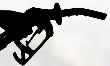 почему нефть дешевеет а бензин в россии дорожает