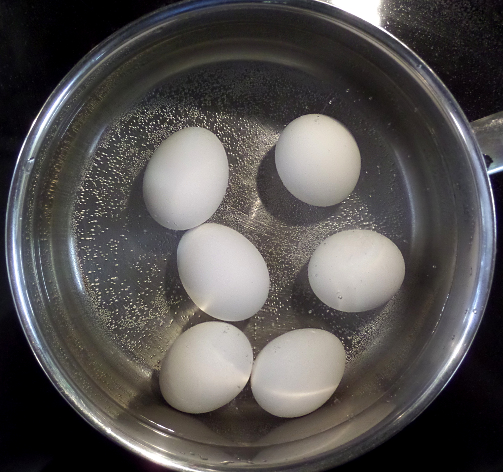 сколько хранятся вареные яйца в холодильнике
