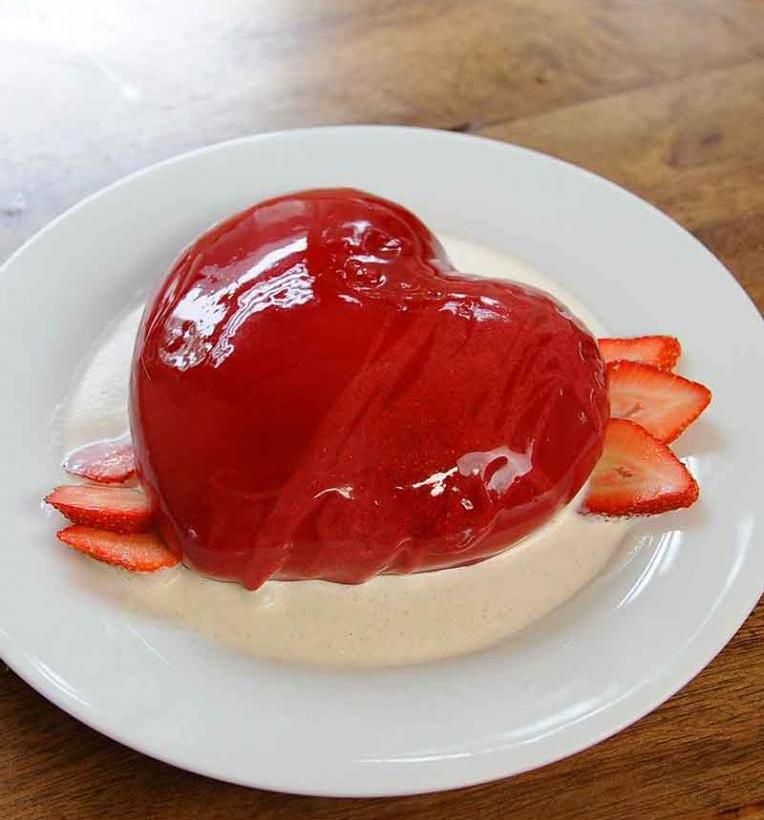 муссовый торт в форме сердца