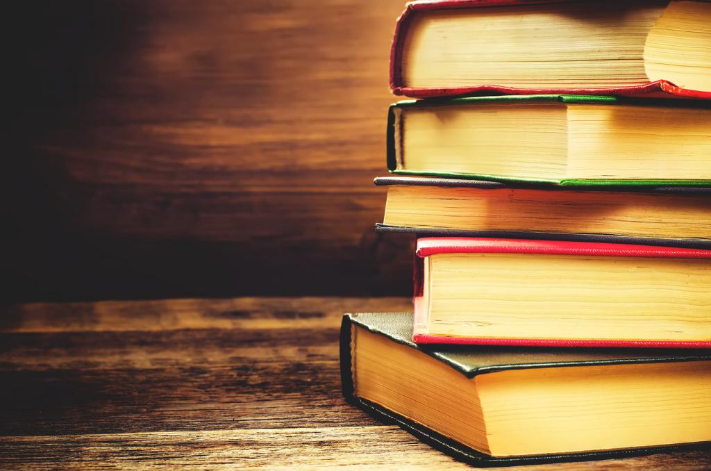 Книги как непременный атрибут образованного, культурного человека