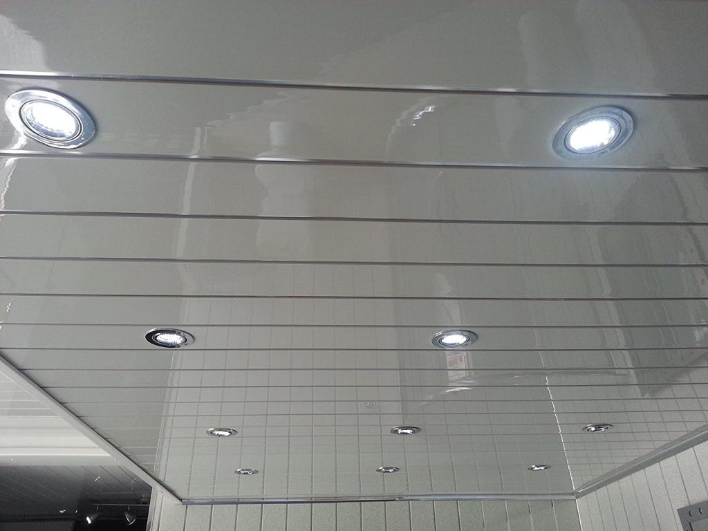 подвесной потолок в ванной комнате