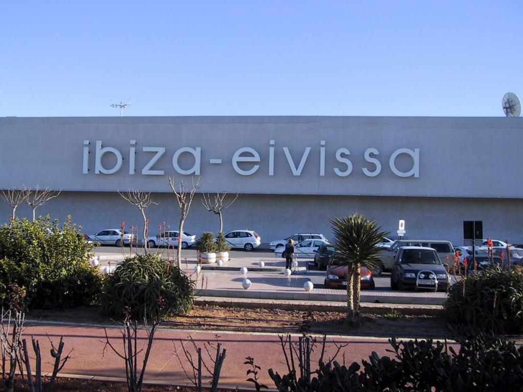 Аэропорт и Ибице в Испании