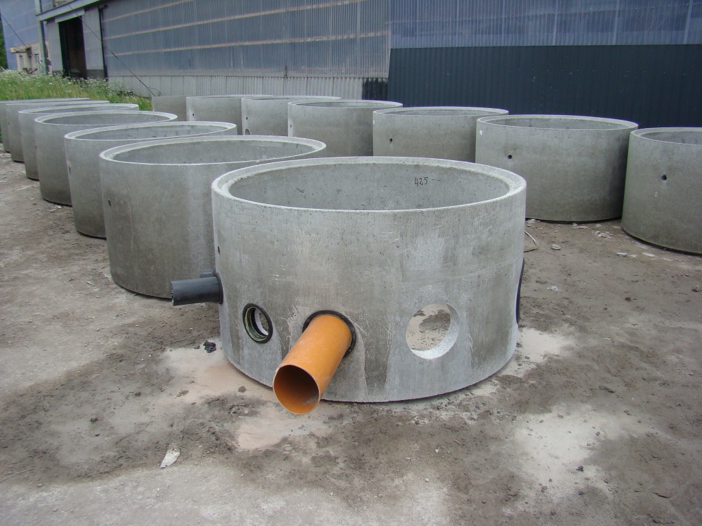 Кольца бетонного дренажного колодца