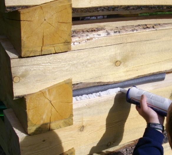 Обработка бревен деревянного дома