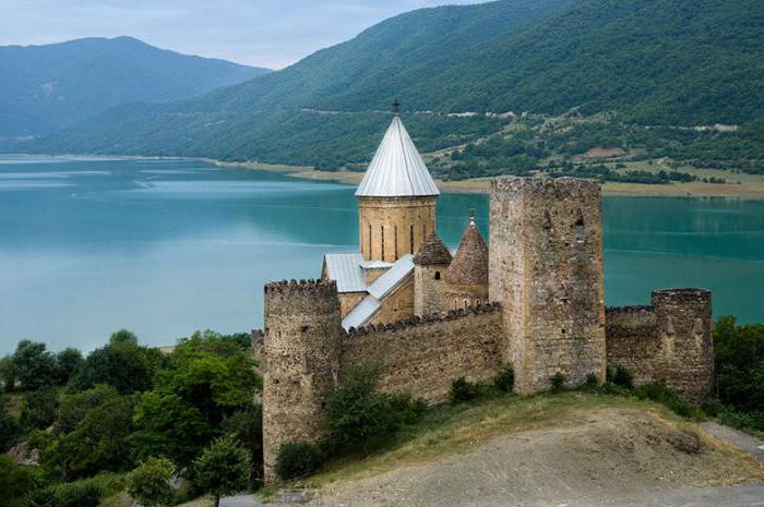 замок ананури грузия