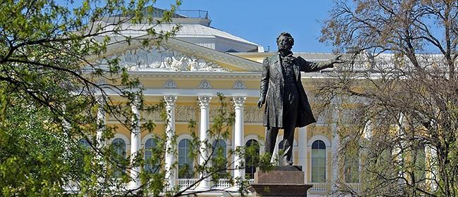 памятник пушкину на площади искусств