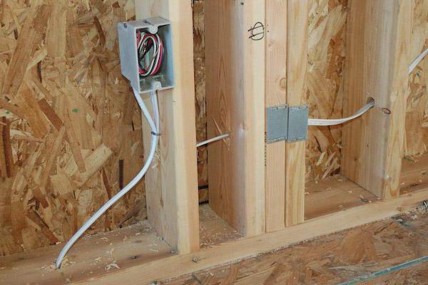 Прокладка кабеля в деревянном доме согласно ПУЭ