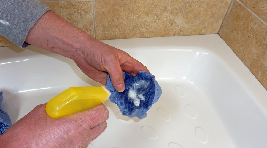 Как удалить акриловый герметик с ванной