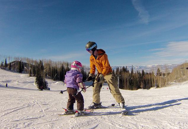 Научить ребенка кататься на лыжах