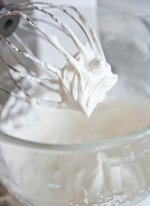 Крем для бисквитного торта из сливок: пошаговое описание приготовления с фото