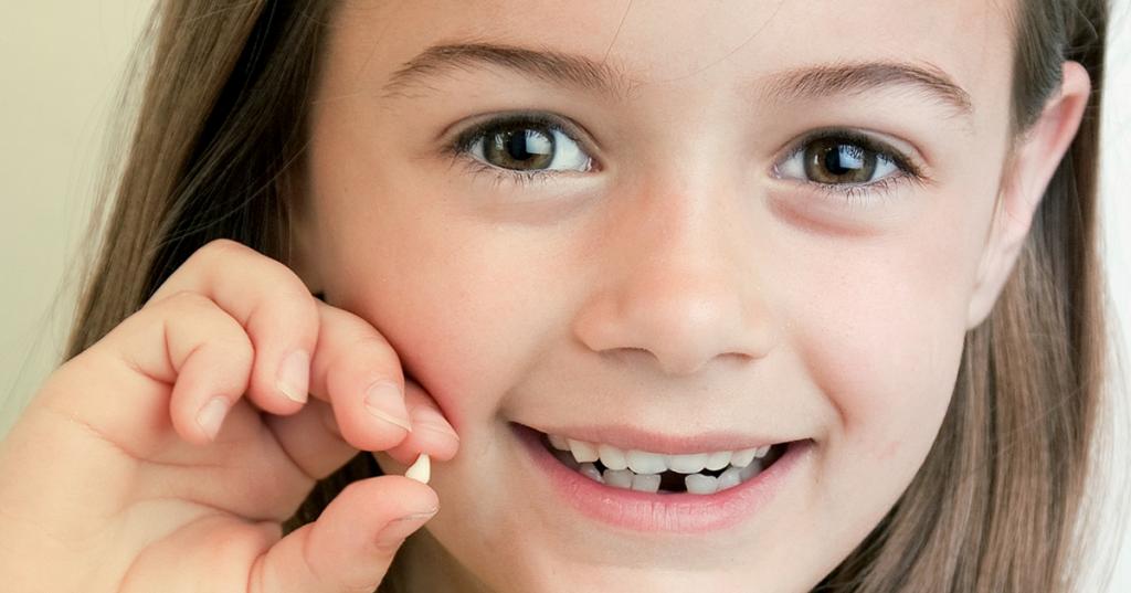 Куда девать молочные зубы: народные приметы, суеверия и толкования