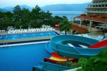водные горки в отеле Grand Yazici Mares Hotel