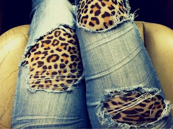 Колготки под джинсам снова в моде