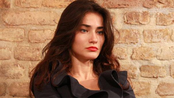 турецкая актриса саадет аксой