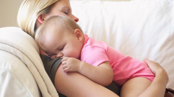 как приучить ребенка засыпать в кроватке