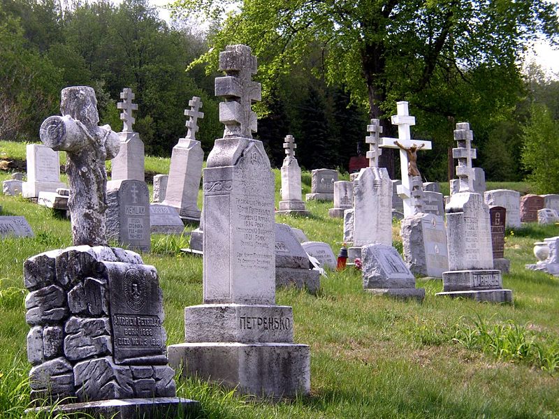 кладбище и памятники во сне