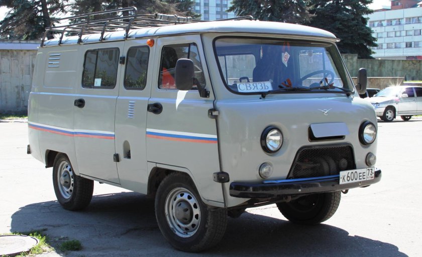 Автомобиль УАЗ-3741