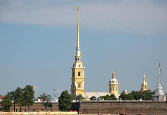 высота шпиля петропавловской крепости в санкт петербурге 