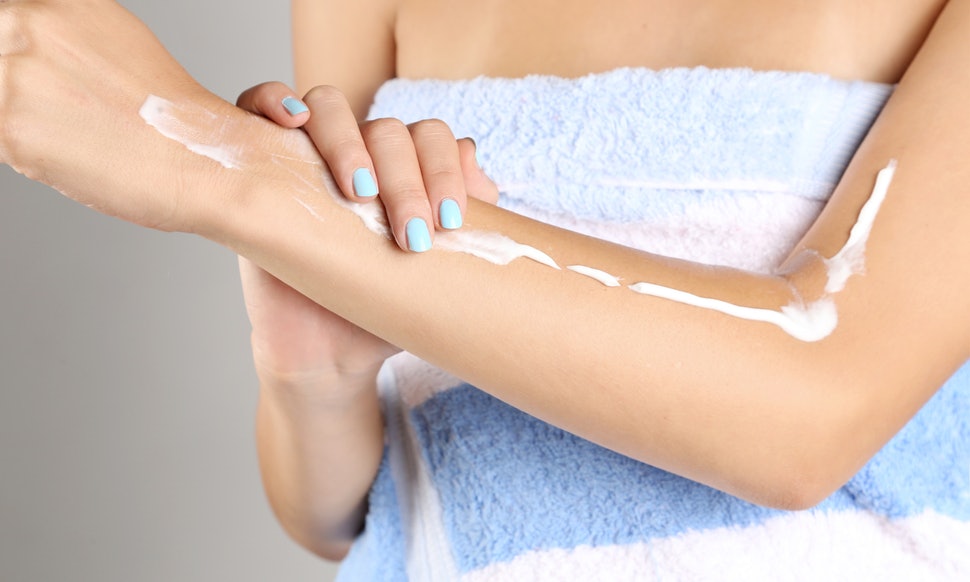 Почему шелушится кожа на локтях: причины и эффективные методы лечения
